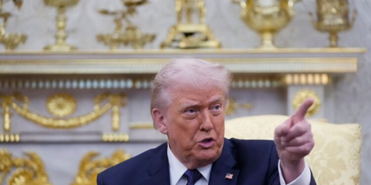 Trump dice que quiere influir en la elección del próximo líder supremo de Irán