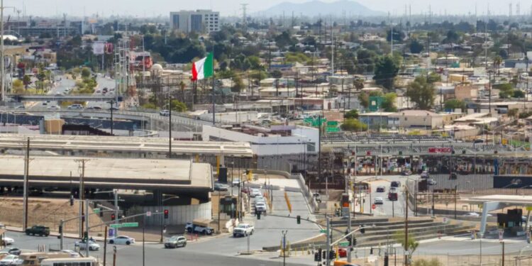 Exfuncionario de Issstecali detenido con 70 kilos de metanfetamina en garita Mexicali-Caléxico