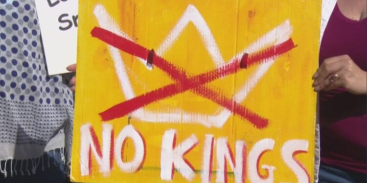 No Kings Day moviliza 22 protestas en San Diego contra políticas de Trump este sábado