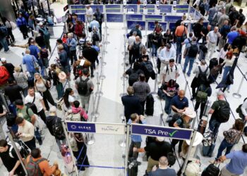 La investigación del choque en LaGuardia se retrasa por las largas filas de la TSA