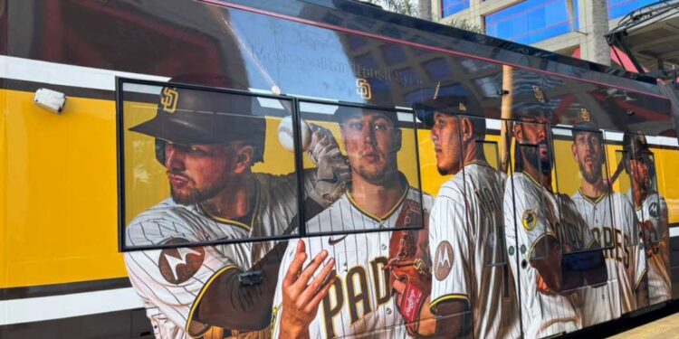 Padres, MTS y COASTER estrenan Trolley temático para temporada inolvidable en Petco Park