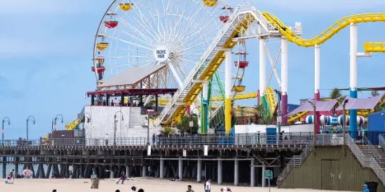 Tiroteo en el muelle de Santa Mónica deja dos heridos leves tras pelea masiva