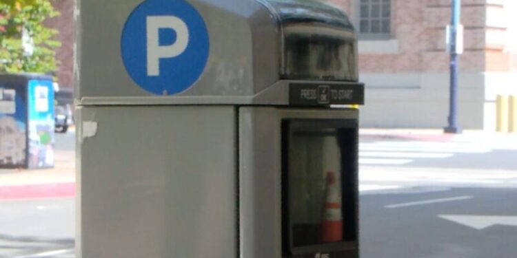 Fans de los Padres deberán pagar tarifas de 10 dólares por hora para estacionar en el Día de Apertura