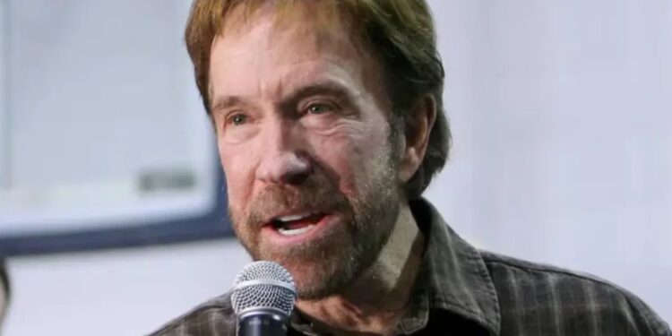 Chuck Norris hospitalizado de emergencia en Hawái a sus 86 años