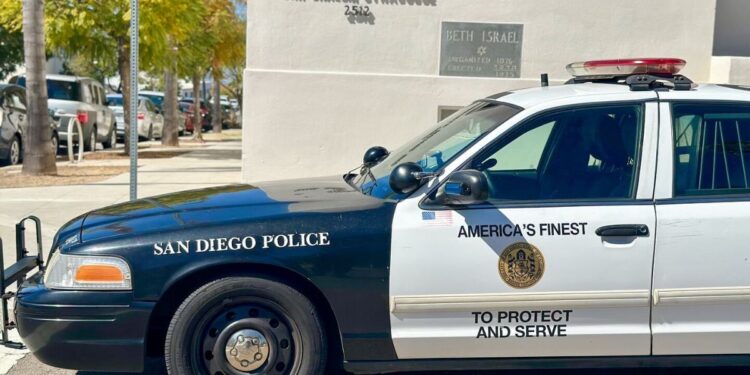 Refuerzan seguridad en templos de San Diego tras ataque armado contra sinagoga en Michigan