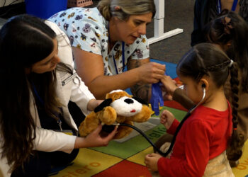 Escuela de Chula Vista conecta a estudiantes con profesionistas para fortalecer su futuro laboral