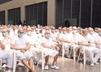 El Salvador inicia megajuicio contra 486 presuntos miembros de la MS-13 por homicidios de 2022