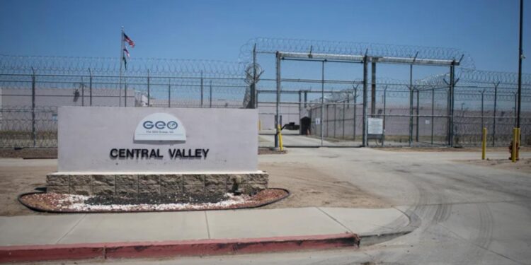 ICE abre nuevo centro de detención migratoria en California con 700 camas