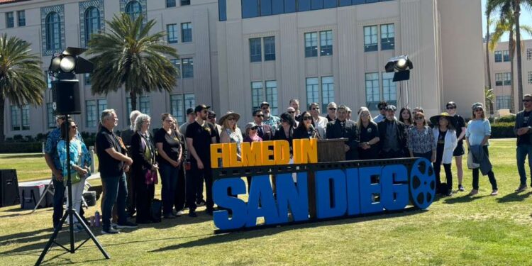 Presentan iniciativa para fortalecer industria del cine local y generar empleos