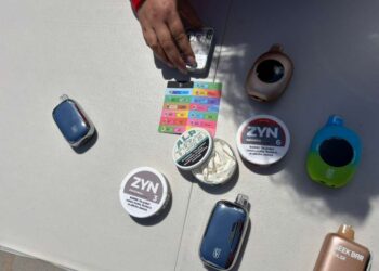 Alertan sobre consumo de bolsas de nicotina que elevan riesgos cardiovasculares y afectan niños y jóvenes