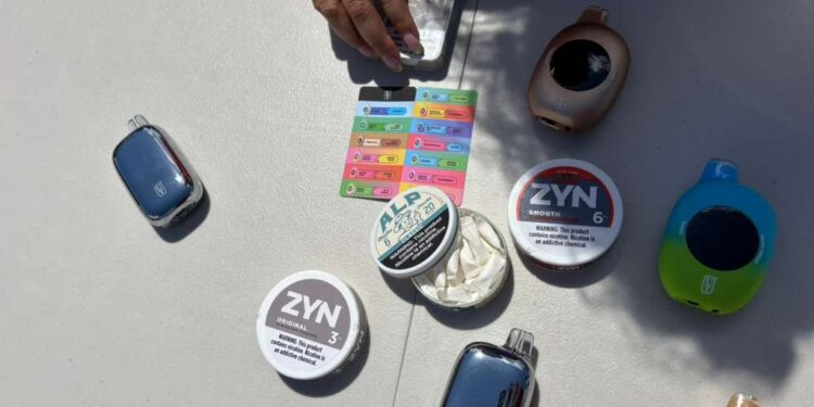 Alertan sobre consumo de bolsas de nicotina que elevan riesgos cardiovasculares y afectan niños y jóvenes
