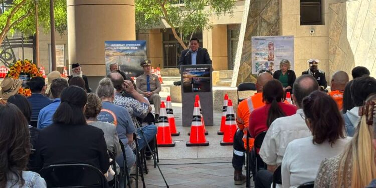 Conmemoran a víctimas de carreteras y piden a conductores respetar zonas de mantenimiento vial