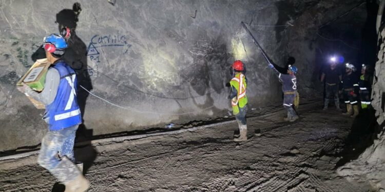 Localizan vivo a segundo minero atrapado en Sinaloa tras más de 312 horas de rescate