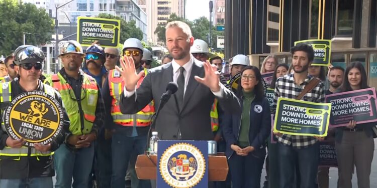 California apuesta por la Ley de Revitalización del Centro: Vivienda y empleo para revivir las ciudades