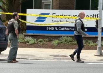 Oficial de policía muere y otro resulta herido en tiroteo en hospital de Chicago