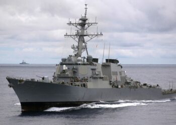 Destructor de San Diego intercepta buque sancionado en Mar Arábigo