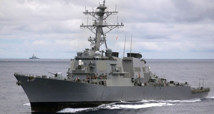 Destructor de San Diego intercepta buque sancionado en Mar Arábigo