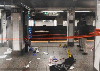 Atacan con machete a tres personas en estación del metro en Nueva York