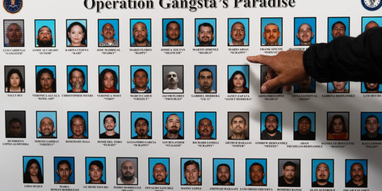 Autoridades federales arrestan a dos docenas de presuntos miembros de la Mexican Mafia en California