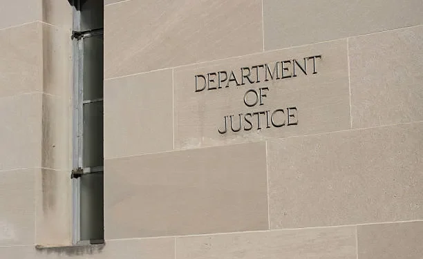 Departamento de Justicia analiza ampliar procesos de desnaturalización de ciudadanos en EE.UU.