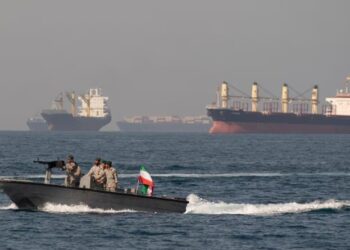 Buques de guerra de EUA atraviesan el estrecho de Ormuz por primera vez desde el inicio de la guerra con Irán