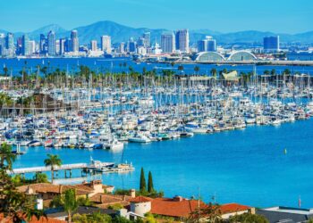 hallan-cadaver-mujer-cerca-coronado-yacht-club