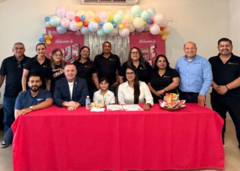 Niña secretaria de Turismo invita a conocer las maravillas de Baja California