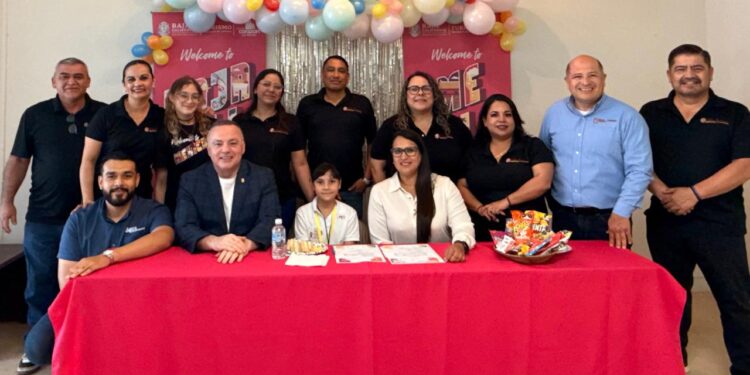 Niña secretaria de Turismo invita a conocer las maravillas de Baja California