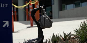 Llega la icónica cigüeña a Sharp Chula Vista como legado de excelencia en servicios de salud de maternidad