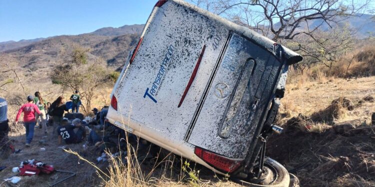 Trágico accidente de autobús en Nayarit dejó 11 fallecidos y más de 30 lesionados