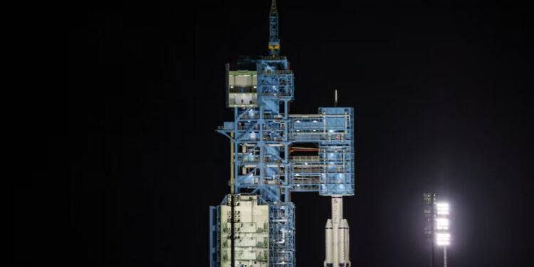 China rompe récord en el espacio con el lanzamiento del Shenzhou-23