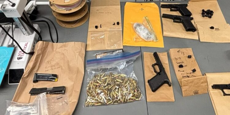 Arrestan a estudiante con arma cargada e impresora 3D en High School San Diego