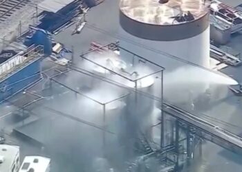 Alerta en el sur de California por inestabilidad de tanque químico