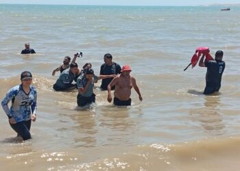 Agentes de la Guardia Nacional rescataron a dos turistas en San Felipe