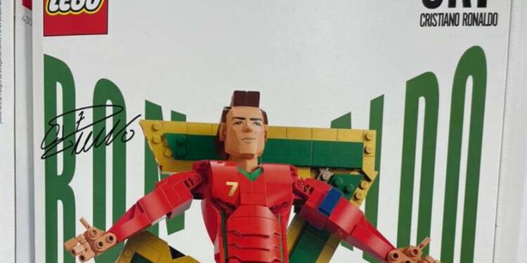 Lego lanza colección de estrellas del futbol en el mundo