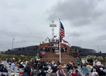Rinden homenaje en el Día de los Caídos a marine irlandés por su heroísmo en la Guerra de Vietnam
