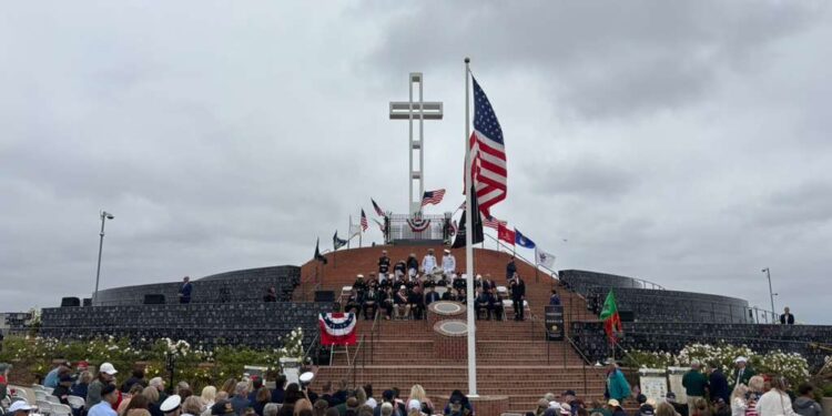 Rinden homenaje en el Día de los Caídos a marine irlandés por su heroísmo en la Guerra de Vietnam