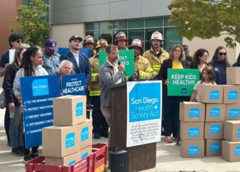 Impulsan firmas hoy en San Diego para llevar Ley de Salud y Seguridad a votación