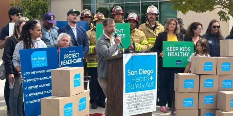 Impulsan firmas hoy en San Diego para llevar Ley de Salud y Seguridad a votación