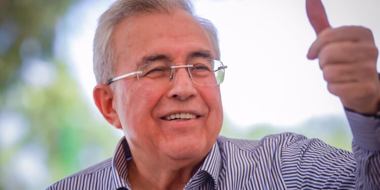 Exgobernador Rocha Moya comparece ante la FGR en Culiacán