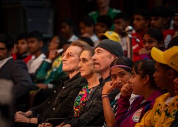 Claudia Sheinbaum encabezó evento con U2 en Ciudad de México