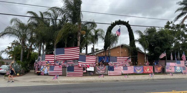 Muere veterano en Escondido tras brutal ataque frente a su vivienda, investigan posible crimen de odio