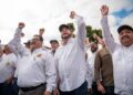 Burgueño encabeza desfile por el Día del Trabajo organizado por la CTM en Tijuana