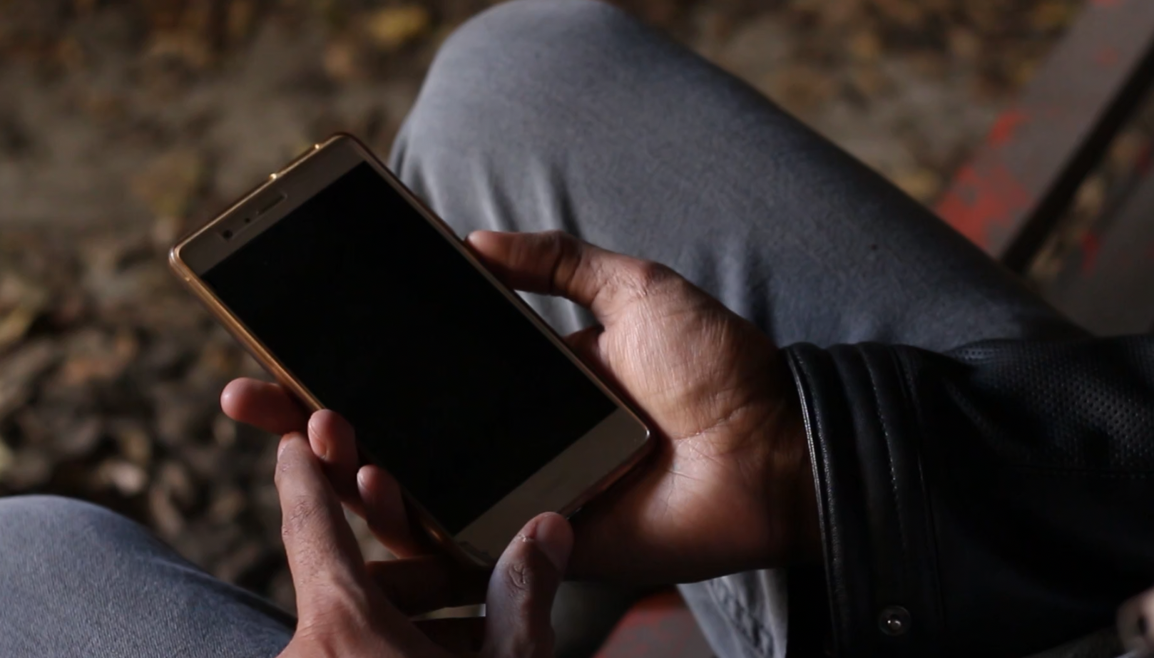 ¿Estamos demasiado pegados al celular?