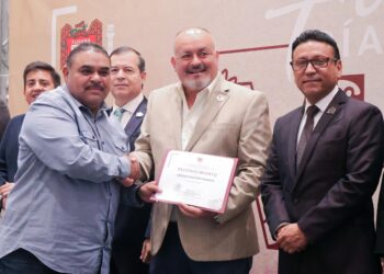 Gobierno Municipal reconoce labor docente en Tijuana por Día de la Maestra y el Maestro