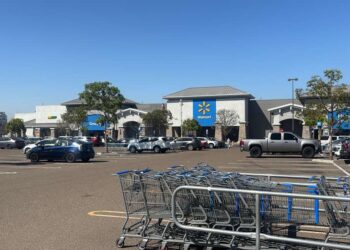 Hombre de 18 años muere tras tiroteo en estacionamiento de Walmart en Chula Vista