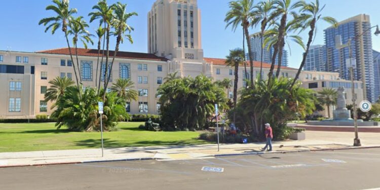 San Diego vive jornada de marchas y protestas por el Día Internacional del Trabajo