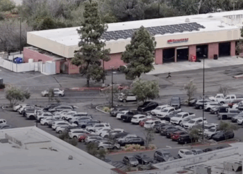 Tres presuntos integrantes de red de robo organizado caen tras persecución con dron en Carlsbad