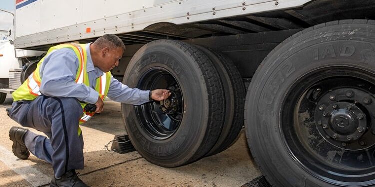 USPS busca contratar técnicos automotrices en San Diego
