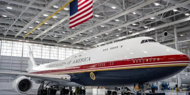 Trump estrenó el nuevo avión presidencial en Washington